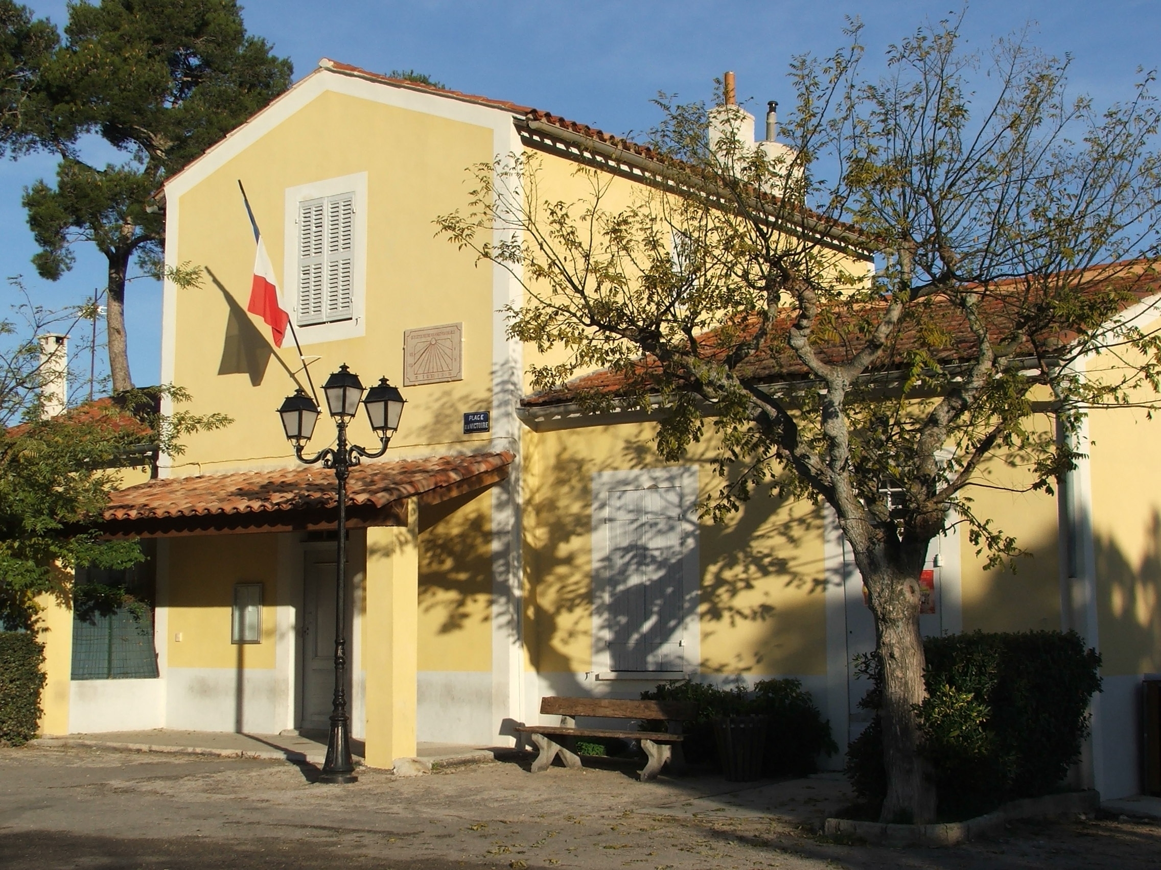 Quel four ! - Mairie de Roquefort la Bédoule